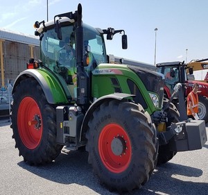 Venta al por Mayor de Tractores Fendt 718 Vario, Entrega Rápida, Calidad Premium, Vehículo Agrícola Resistente, Diseñado para Condiciones Agrícolas Difíciles - Product Image 6