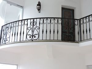 Sistemas de Barandillas de Hierro Forjado de Primera Calidad para Proteger su Hogar con una Decoración Exterior de Metal Intrincada y Hecha a Mano. - Product Image 2