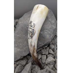 Jarra de Cuerno Ecológica Estilo Vikingo con Diseño de Ángel Feng Shui y Soportes, Colección Fiesta - Product Image 3