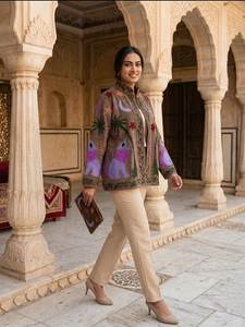 Manteau Bohème Celestial Wolf, Veste en Velours Brodé à la Main Style Suzani, Textile Artistique, Combinaison Indienne Traditionnelle et Moderne, Vêtement d'extérieur - Product Image 5