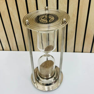 Reloj de Arena de Aluminio Plateado de 8'' con Diseño de Ángel Animal |   Pieza Decorativa Vintage para Mesa de Graduación (Diseño Otto 1869) - Product Image 1