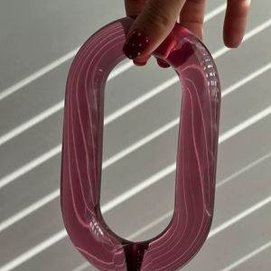 Décoration murale artisanale en chaîne d'acrylique colorée, sculpture en résine sur mesure, grande chaîne, installation d'intérieur de luxe pour la maison et l'hôtel - Product Image 1