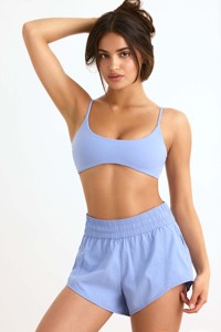 Shorts mini élastiques pour femmes, bleu lavande, best-seller, super doux, confortables et respirants, pour la gym et les entraînements. - Product Image 5