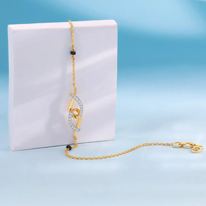 Bracelet en diamants ovales entrelacés avec chaîne en or jaune et accent latéral en pierre noire - Product Image 4