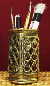 ที่วางปากกาทองเหลืองลายศิลปะชนเผ่า งานแฮนด์เมด ของตกแต่งโต๊ะทำงาน ของตกแต่งบ้าน ของสะสมที่ไม่เหมือนใคร ของขวัญสุดพิเศษ - Product Image 4