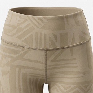 Conjunto de yoga premium para mujer, el mejor diseño de sujetador deportivo y pantalones legging para fitness, gimnasio y entrenamiento, en tu color personalizado. - Product Image 4