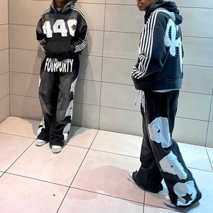 Ensemble survêtement homme personnalisé en molleton bouclette oversize, style vintage, avec pantalon évasé et sweat à capuche, délavé à l'acide, effet usé et patch brodé - Product Image 4