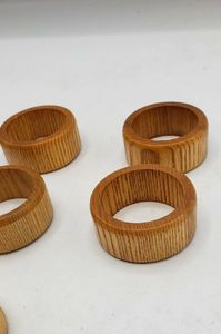 Hermosos anillos para servilletas de madera natural para la mesa del hogar y para recepciones, con bordes lisos y un diseño redondo atemporal. - Product Image 5