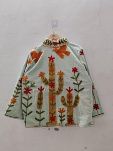 Chaqueta bordada a mano Suzani azul cielo con un toque artístico, estilo terciopelo, abrigo bohemio, ropa de invierno, abrigo corto. - Product Image 5
