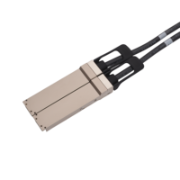 Cable de Conexión Directa Pasivo de Cobre con 800G OSFP Finned Top a 2x 400G OSFP Flat Top