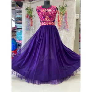 Lehenga Blouse et Koti de soirée taille 2XL de créateur avec de magnifiques travaux de miroir en feuille - Product Image 2