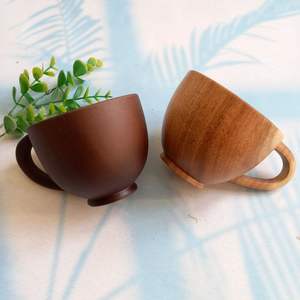 Tazas de madera tradicionales hechas a mano, diseñadas para servir bebidas diarias, con acabado natural y textura suave. - Product Image 6