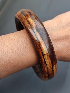 Brazalete Artesanal Ecológico de Hueso, Estilo Rústico Natural, Étnico Tribal Bohemio, Joyería Moderna para Mujer - Product Image 4