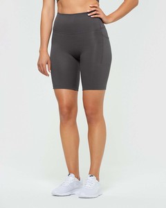 Shorts essentiels en graphite pour femmes avec poches, taille haute, ceinture compressive et évacuation de la transpiration – Vente en gros - Product Image 1