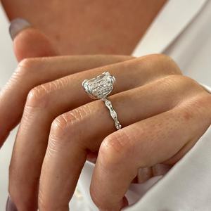 Bague en diamant de laboratoire allongé de 5 carats, or blanc 14 carats, halo caché inspiré de la nature, bague de fiançailles, certifiée IGI - Product Image 5