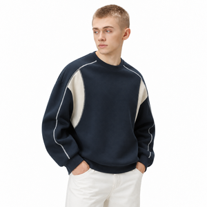 Sweat-shirt tendance avec détails de panneaux surpiqués, coupe décontractée, tissu doux et style inspiré du streetwear moderne. - Product Image 3
