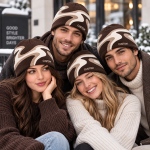 Bonnet en tricot à motif vague abstrait, marron chocolat et beige, avec logo latéral, unisexe, design graphique, fournisseur en gros USA - Product Image 4