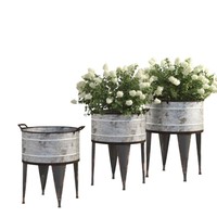 Set 2 Pot Tanaman Taman dari Baja Galvanis Bergelombang dengan Dudukan Logam Tinggi, Pot Bunga Luar Ruangan Gaya Farmhouse
