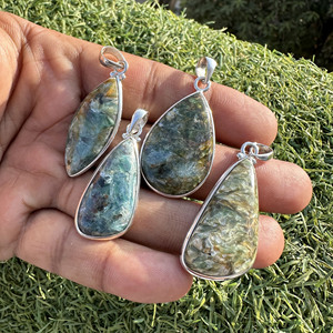 จี้คิยาไนต์ธรรมชาติ เงินแท้ 925 ขายส่ง เครื่องประดับพลอยคิยาไนต์สีเขียวแท้สำหรับผู้หญิง - Product Image 2