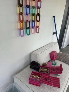 Decoración de Pared con Cadena de Eslabones de Resina Acrílica Artística Premium, Diseño Elegante Hecho a Mano para Decoración de Interiores del Hogar, Adorno de Lujo - Product Image 3