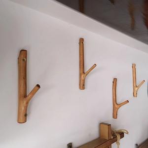 Crochet mural en bois style branche d'arbre pour balcon, idéal pour suspendre les vêtements mouillés, les sacs et les essentiels – Organisateur de rangement pour la maison, fabriqué en Inde - Product Image 2