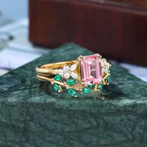 Ensemble de bagues de mariage en or jaune avec saphir rose de laboratoire taille émeraude, bijoux de fiançailles - Product Image 2