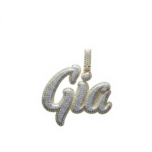 Colgante Personalizado con Nombre Gia, Diseño Iced Out, Hecho a Mano en Oro Amarillo 925 con Diamantes Micro Pavé de Varias Capas - Product Image 1