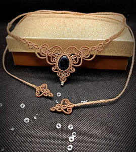 Collar de Macramé Marrón Hecho a Mano con Colgante Ovalado de Ónix Negro, Joyería Boho con Piedras Preciosas, Venta al Por Mayor - Product Image 5