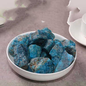 Ornements en cristal de pierre brute sculptés à la main (1 ou 2 cm) pour la décoration intérieure et la collection - Product Image 2