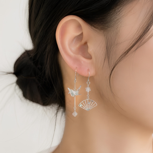Boucles d'oreilles pendantes Hanattie faites à la main en forme de grue d'origami japonaise, lot de 3 paires assorties, en cristal, strass, laiton/résine époxy/washi - Product Image 4