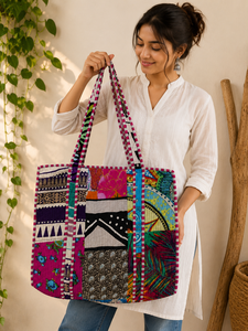 Bolso Tote de Algodón Acolchado Hecho a Mano de Primera Calidad de Handloom Haven |   Bolso de Hombro de Moda para Mujer con Cierre de Cremallera y Cadena, Diseño Paisley - Product Image 1
