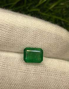 ESMERALDA NATURAL DE 9X7MM CON CORTES DE OCHO ÁNGULOS. HERMOSA ESMERALDA PARA JOYERÍA. - Product Image 1