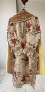 นำเสนอคอลเลคชั่นดีไซเนอร์ใหม่ ชุดฤดูร้อนสไตล์ปากีสถาน พร้อมเสื้อปักลาย กางเกงพลลาโซ และผ้าคลุมไหล่ - Product Image 4