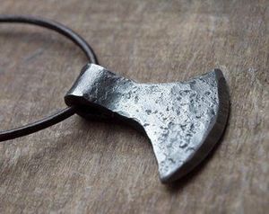 Collar con Colgante de Cuernos de Odín Retorcidos, Joyería Vikinga de Plata y Cobre Hecha a Mano con Cadena de Perlas, Superventas - Product Image 4
