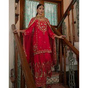 Ensemble de robes de bal élégantes avec un beau travail de broderie et des bordures fantaisie à faible entretien - Product Image 1