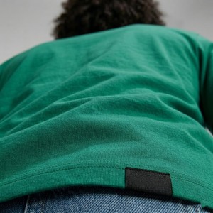 เสื้อยืดสีเขียวคลาสสิกสำหรับทุกเพศ ปี 2026 ผ้าฝ้ายใส่สบาย ทรงเข้ารูป สไตล์ลำลอง เสื้อยืดพื้นฐาน น้ำหนักเบา ใส่ได้ทุกวัน รับผลิตแบบ OEM ODM - Product Image 3