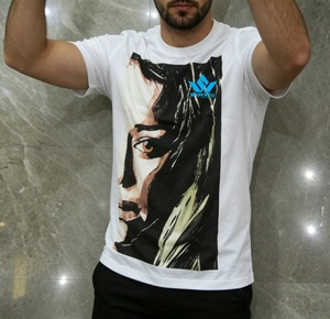 Camiseta Blanca para Hombre, Manga Corta, Cuello Redondo, Estampado Digital con Diseño Facial, Corte Regular Informal, 100% Algodón Jersey, Transpirable - Product Image 1