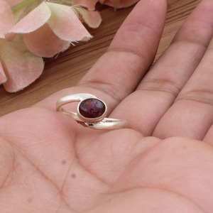 Bague solitaire classique délicate en argent sterling 925 sertie de tourmaline rose taille brillant, faite à la main, certifiée pour mariage et fête - Product Image 1