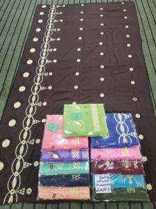 Tissu Voile Noir Doré Premium en Coton Fin, Dentelle Florale Estivale Respirante, Broderie Traditionnelle Africaine et du Moyen-Orient pour Robe Châle - Product Image 3