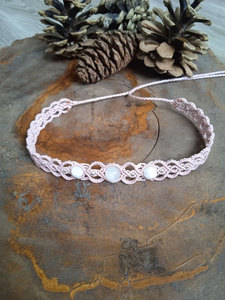 Gargantilla de Macramé con Piedra Lunar Rosa Pastel, Collar Romántico Tejido a Mano con Piedras Preciosas, Joyería Boho Chic - Product Image 5