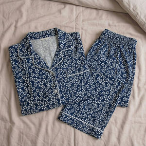 ชุดนอนผ้าฝ้ายอินดิโก้แบบดั้งเดิมสำหรับผู้หญิง ลายพิมพ์สวยงาม สวมใส่สบาย เหมาะสำหรับพักผ่อน ผลิตในอินเดีย - Product Image 1