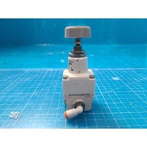 Régulateur d'air de précision SMC IR1000-N01, utilisé comme pièce détachée pour équipement semi-conducteur d'occasion - Product Image 3