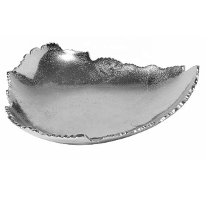 Bol de pièce maîtresse en métal argenté de haute qualité avec bords sculptés Bol décoratif en métal moderne fait à la main au prix de gros - Product Image 1
