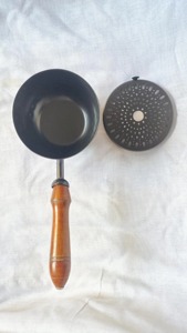 Brûleur d'encens personnalisable, écologique, fait main, de style arabe, en forme de plat circulaire en métal, pour Bakhoor, idéal pour le Ramadan. - Product Image 4