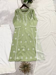 ESTA TEMPORADA DE VERANO, PRUEBA NUESTRO CONJUNTO DE DISEÑO CHIKANKARI QUE INCLUYE UN TOP, UNA PANTALÓN PLAZZO Y UN DUPATTA LISO - Product Image 4