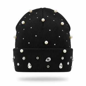 Bonnet noir pour femme avec embellissements en perles et strass, style tricoté décontracté pour l'hiver, personnalisable, marque - Product Image 5