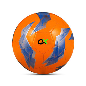 Ballon de football à surface lisse pour une meilleure maîtrise du coup de pied, léger et robuste, pour l'entraînement sportif - Product Image 5