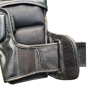 Gants de boxe MMA Sanda pour adultes, fabriqués en usine au Pakistan, OEM, à doigts courts, pour arts martiaux et sparring - Product Image 4