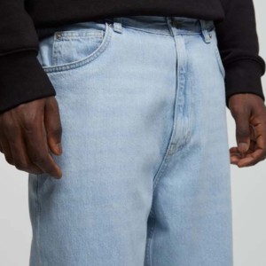 Jean en denim délavé respirant pour homme, coupe droite taille mi-haute, ajustement régulier, en coton, style décontracté, idéal pour l'hiver - Product Image 2