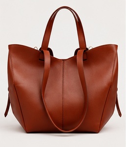 Sac fourre-tout bohème en cuir de Cognac de qualité supérieure pour femme, grand sac à bandoulière de luxe, élégant sac de travail quotidien avec bouton magnétique - Product Image 1